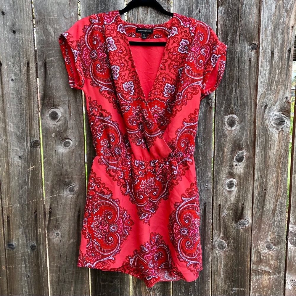 Banana Republic • red/coral paisley romper